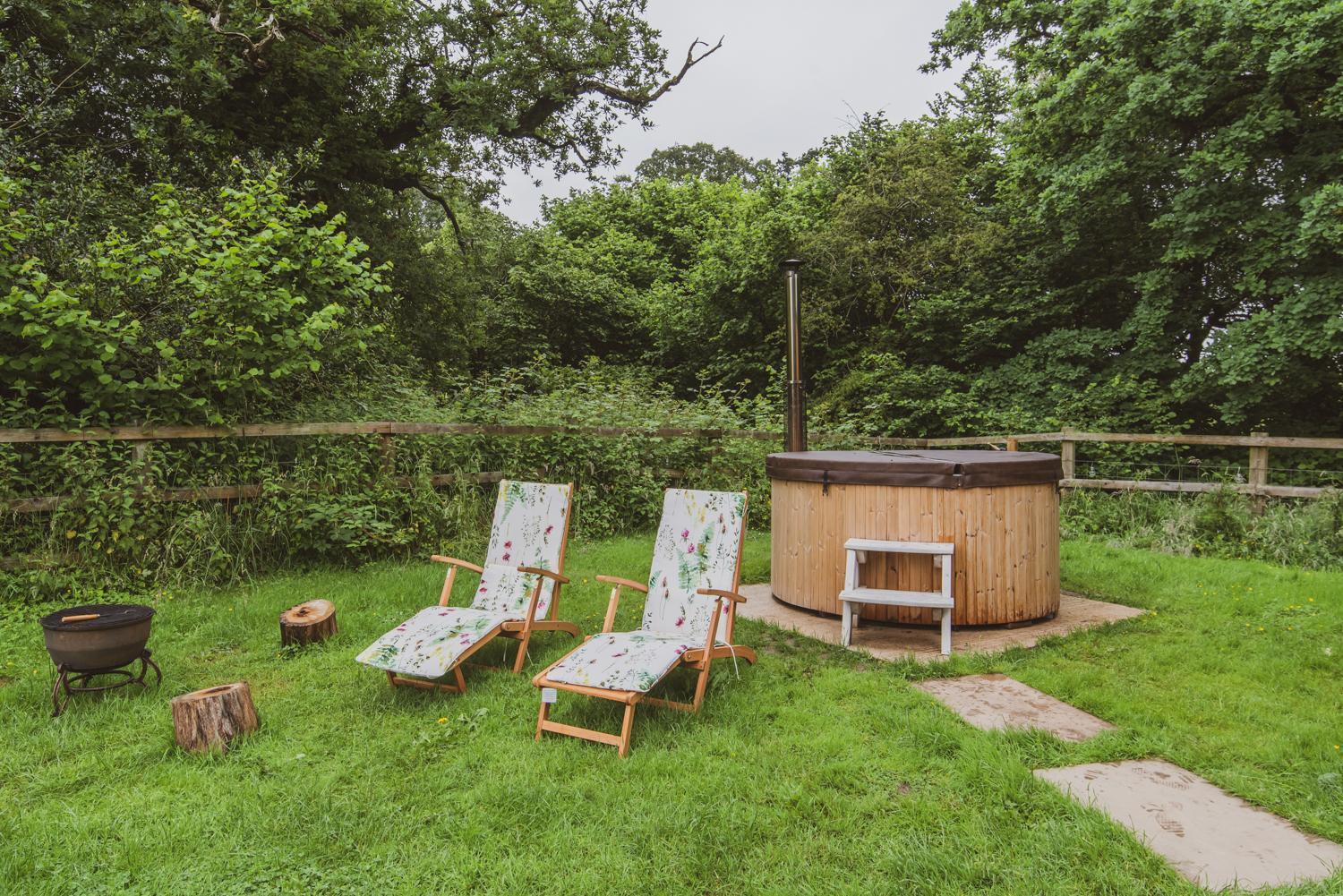 The Hideaway At Hiddenwood Glamping Hotel Corsley Exterior photo