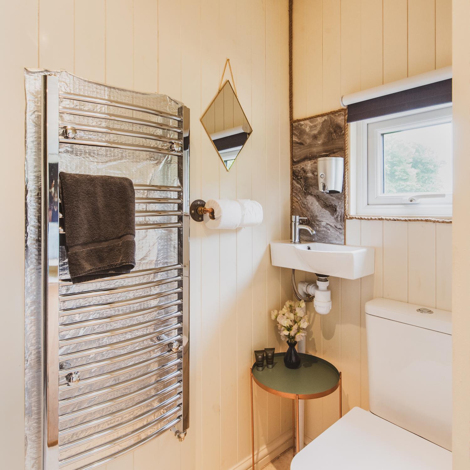 The Hideaway At Hiddenwood Glamping Hotel Corsley Exterior photo
