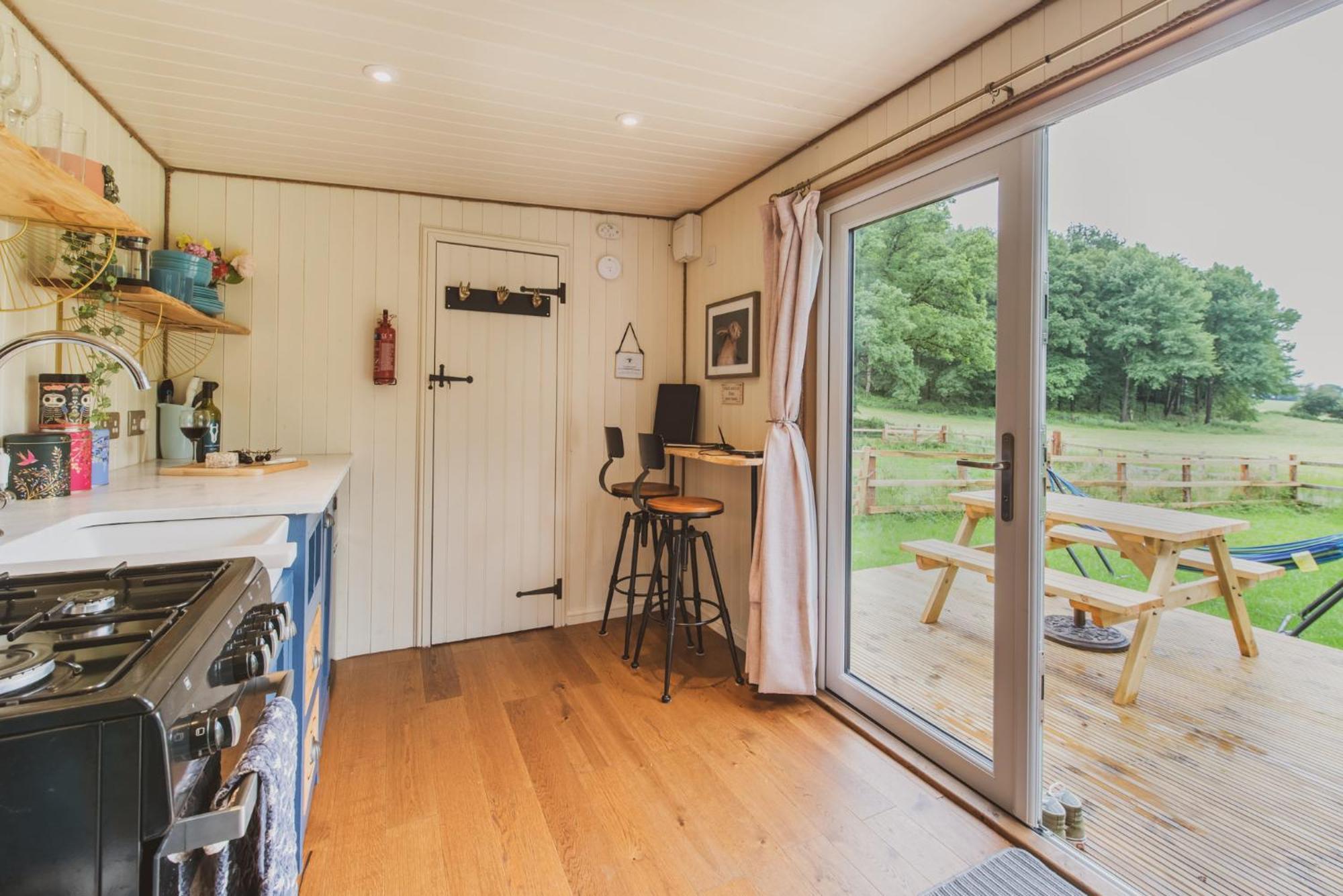 The Hideaway At Hiddenwood Glamping Hotel Corsley Exterior photo